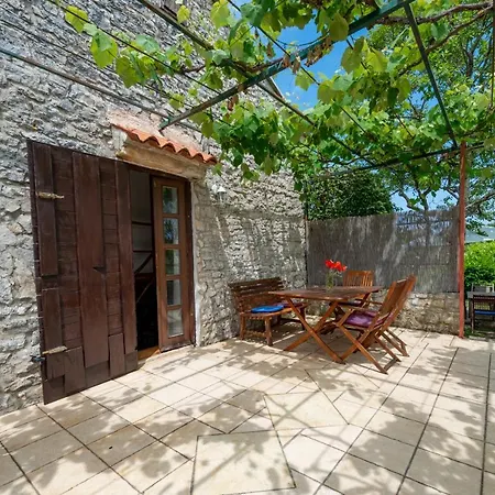 Holiday home Village Family House Ranka Zminj